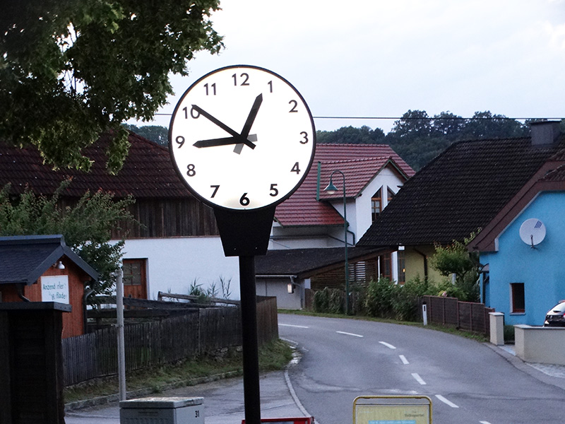 Gleichzeituhr West